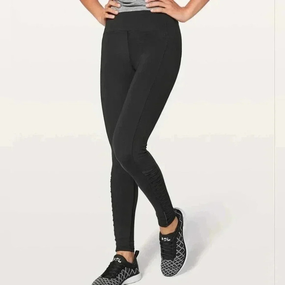 Lululemon Sharp Turns Tight 28"Black